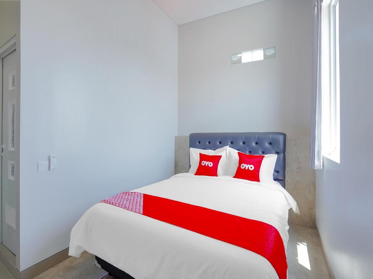 OYO 90336 Olive Guest House Sorabaya Extérieur photo