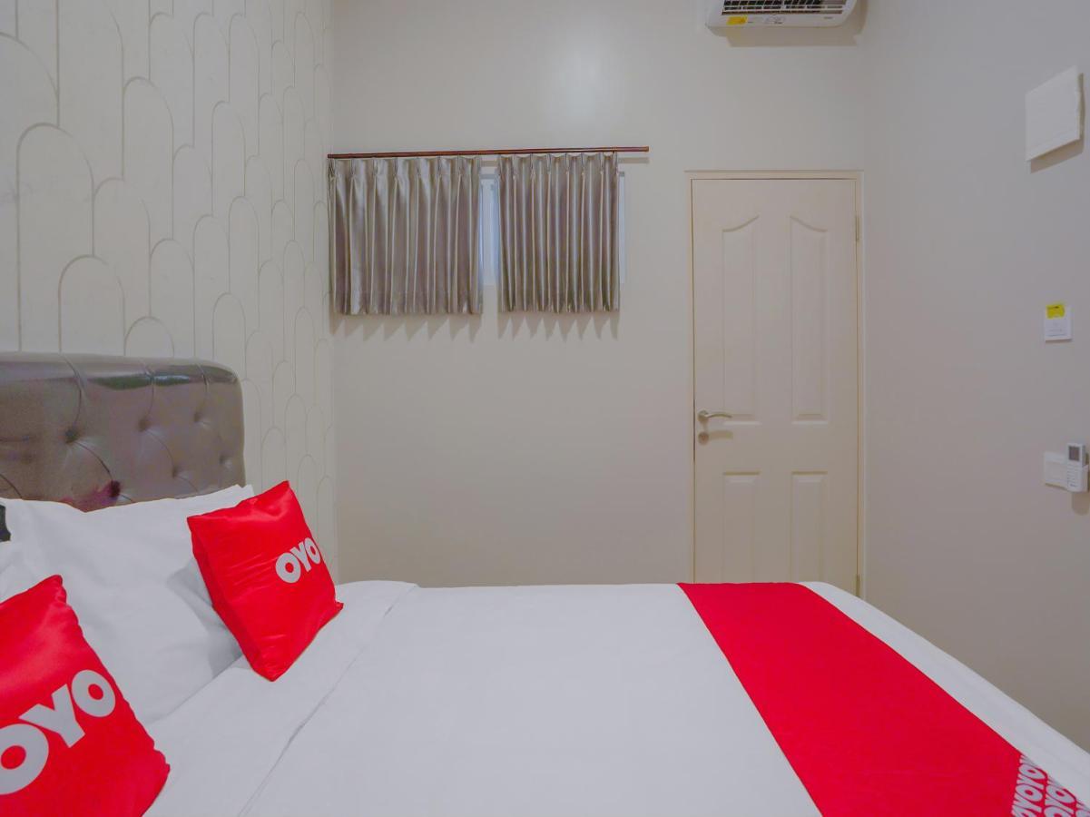 OYO 90336 Olive Guest House Sorabaya Extérieur photo