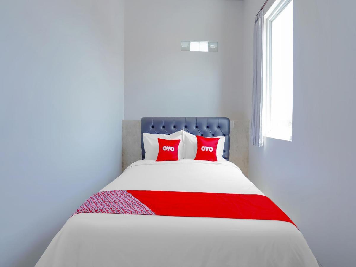 OYO 90336 Olive Guest House Sorabaya Extérieur photo