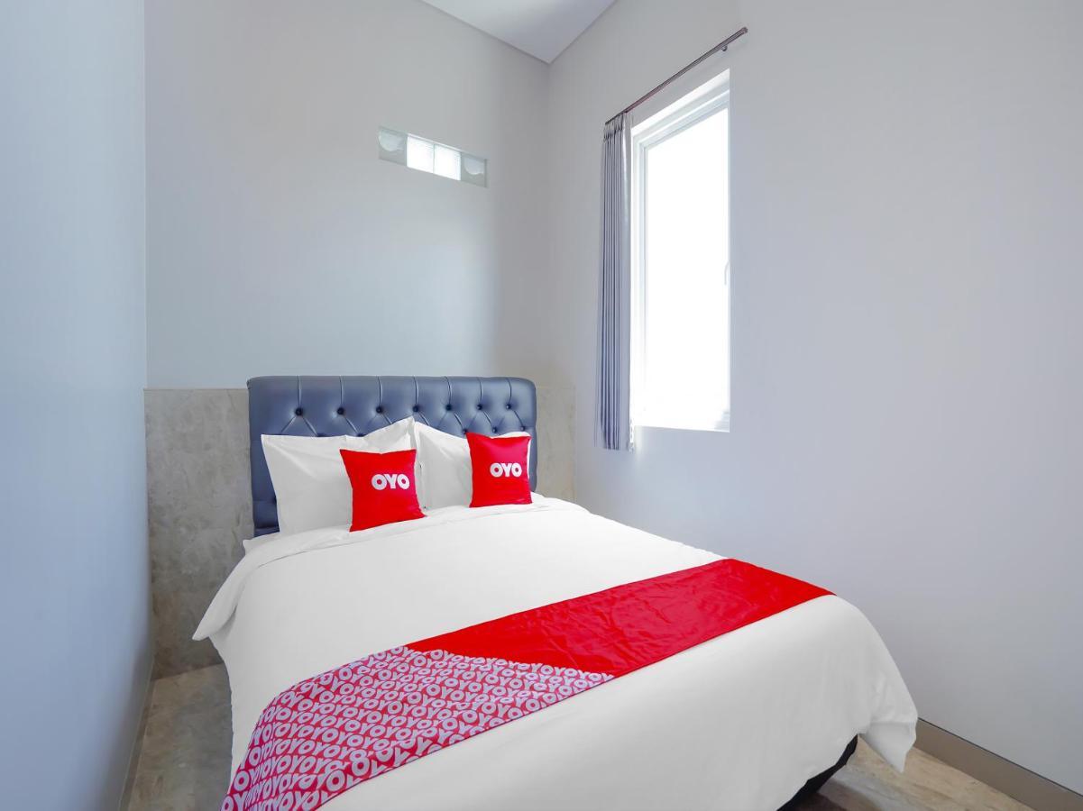 OYO 90336 Olive Guest House Sorabaya Extérieur photo